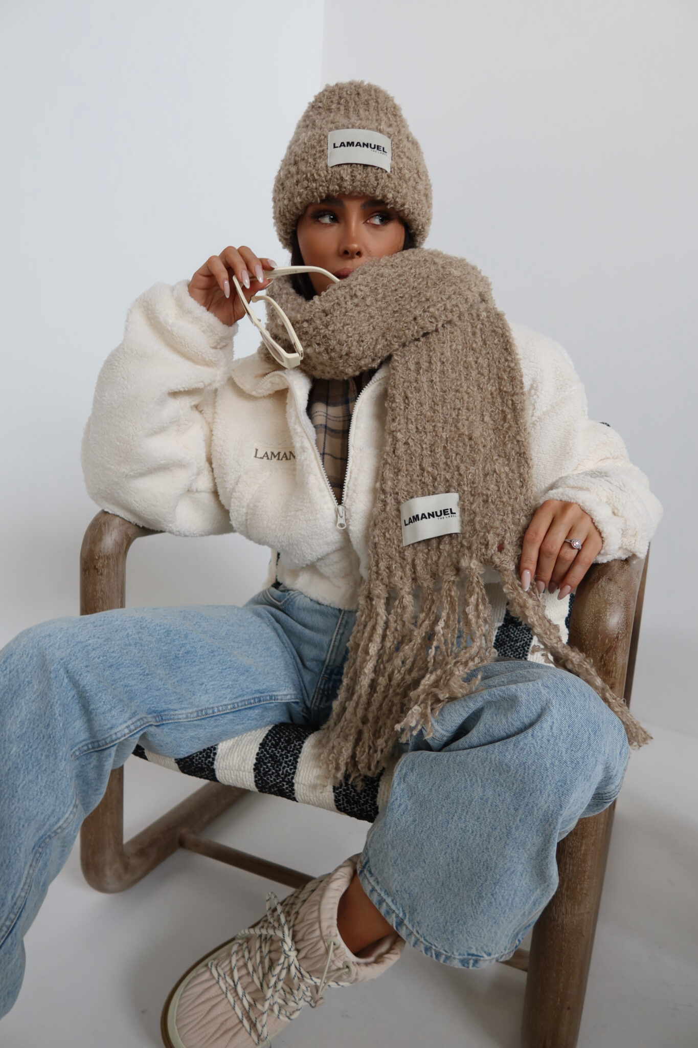 Szalik PLUSHIE beż - obrazek 3