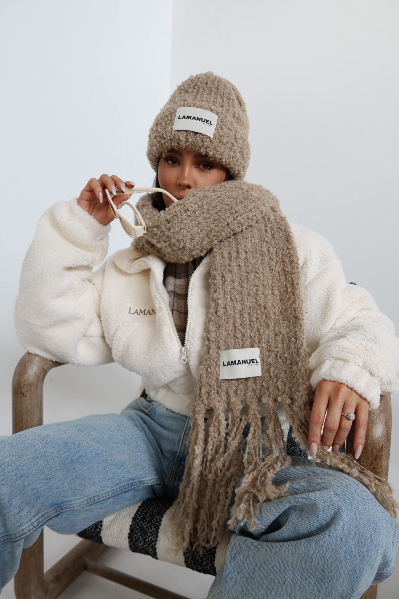 Szalik PLUSHIE beż - obrazek 2