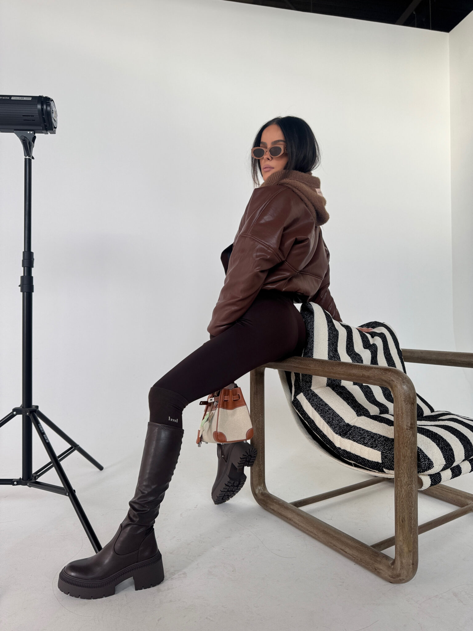 Kurtka TIMELESS czekolada - obrazek 4