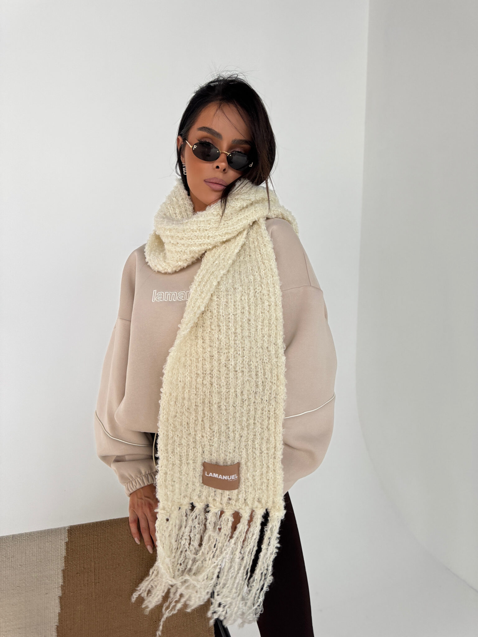 Szalik PLUSHIE ecru - obrazek 3