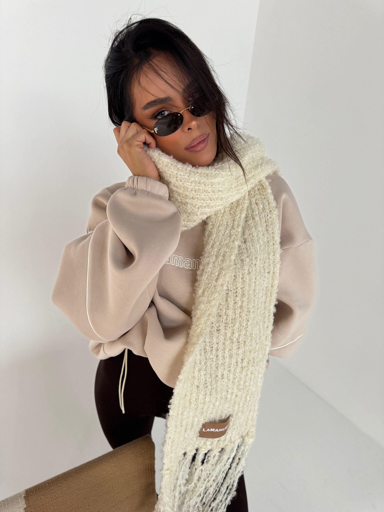 Szalik PLUSHIE ecru - obrazek 2