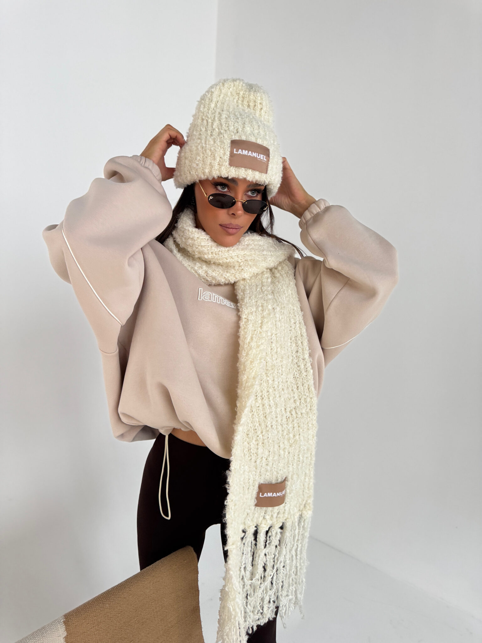 Szalik PLUSHIE ecru - obrazek 5