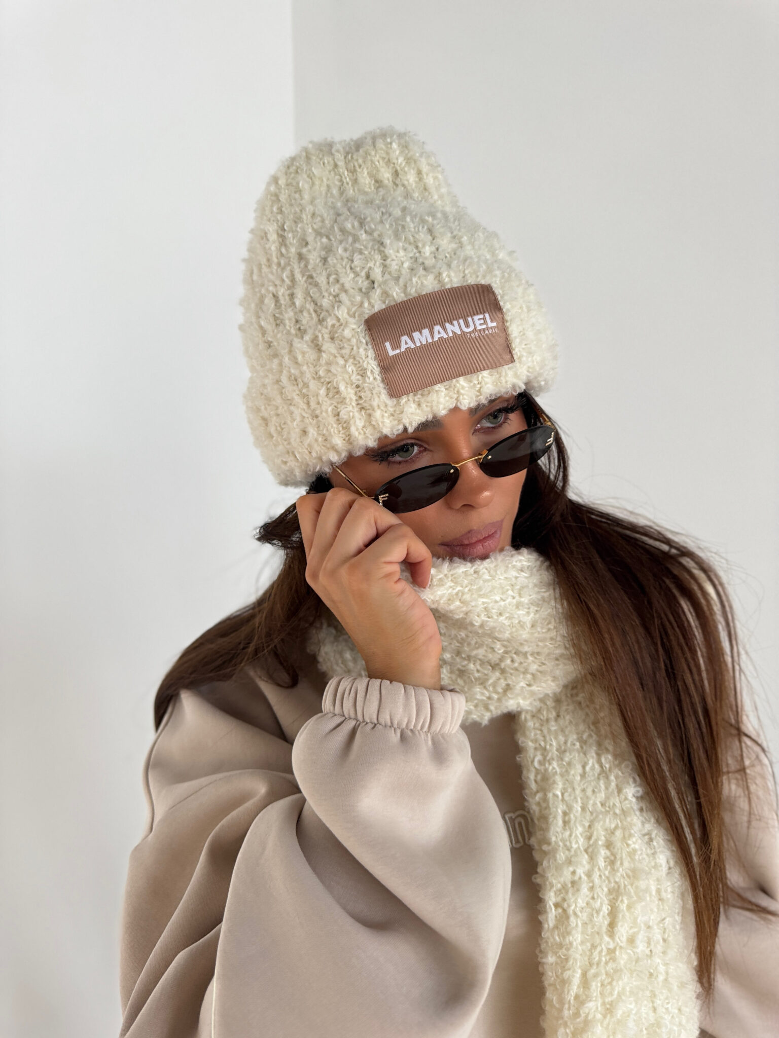 Czapka PLUSHIE ecru - obrazek 2