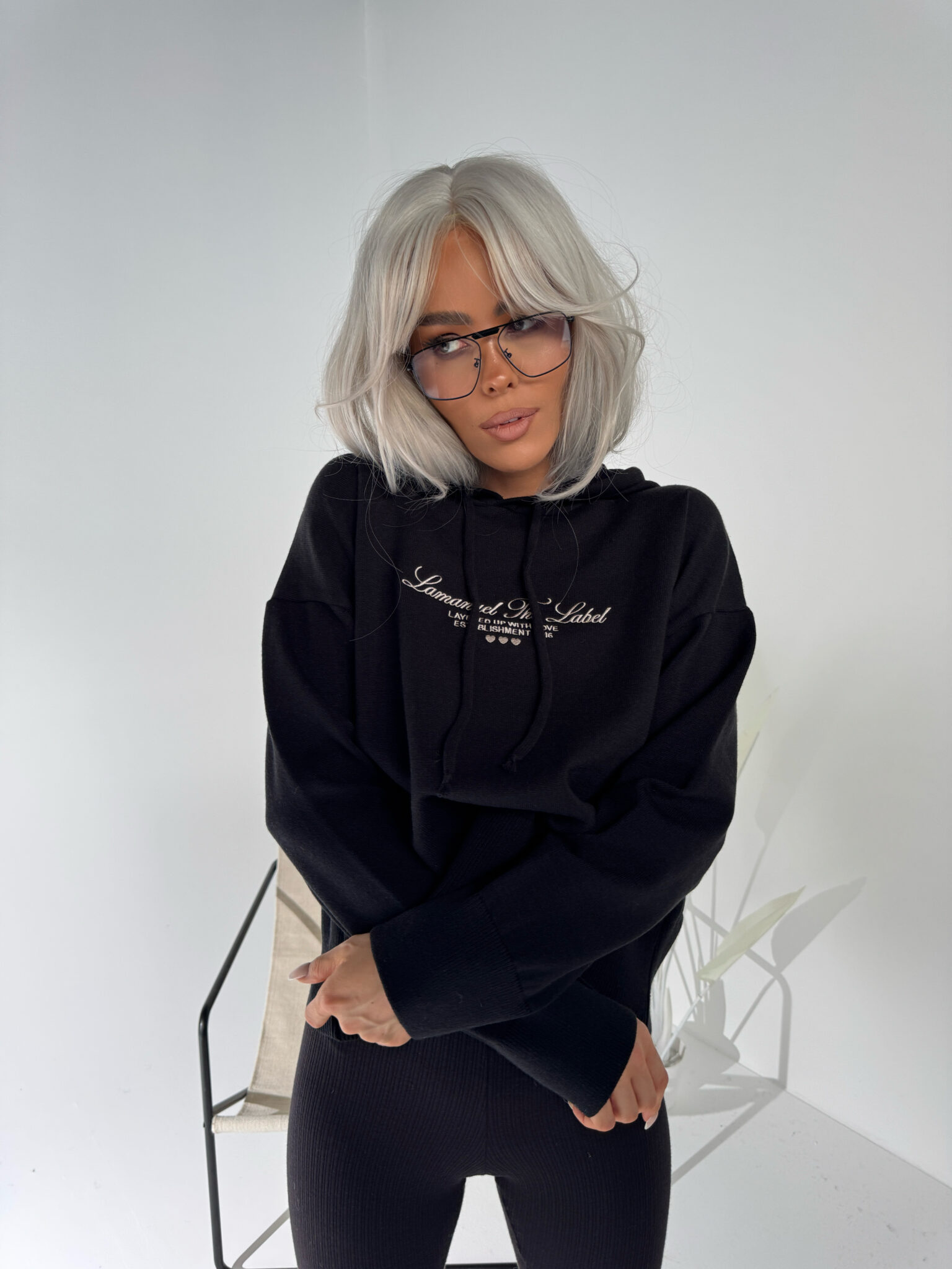 Sweter LOVE czarny - obrazek 2