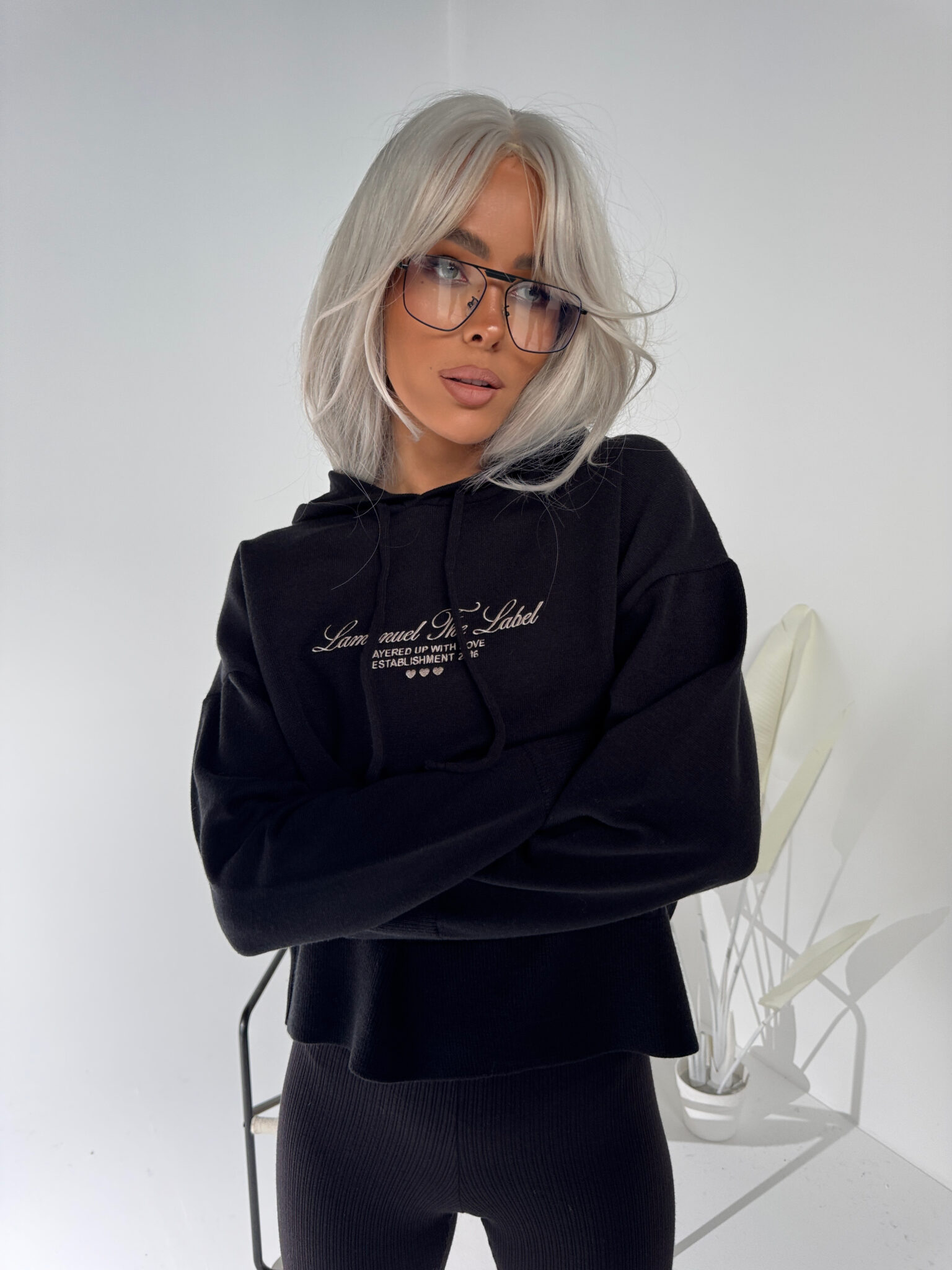 Sweter LOVE czarny - obrazek 4