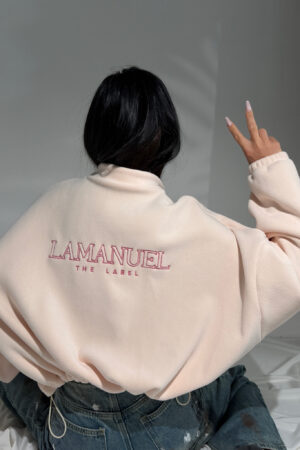 Polarowa bluza o oversize’owym kroju